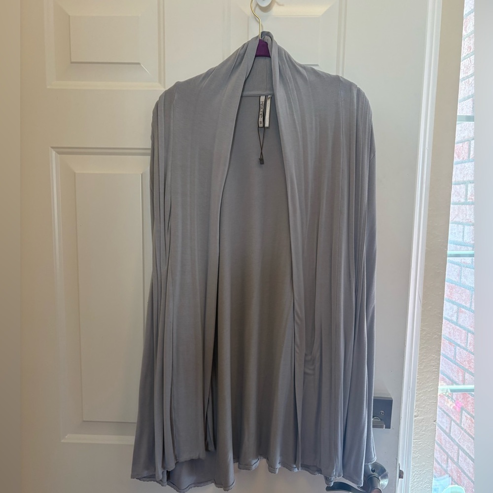 ***3 for $30***
Sz 1X draped cardigan light gray EUC